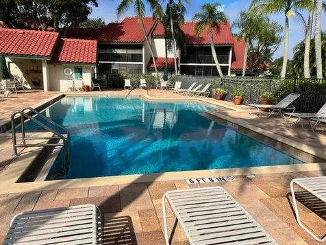 25 Lexington Lane W Palm Beach Gardens FL 33418