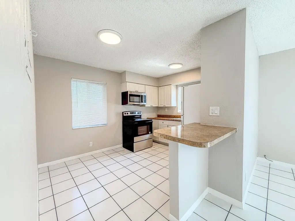 1025 NE 17th Avenue Fort Lauderdale FL 33304