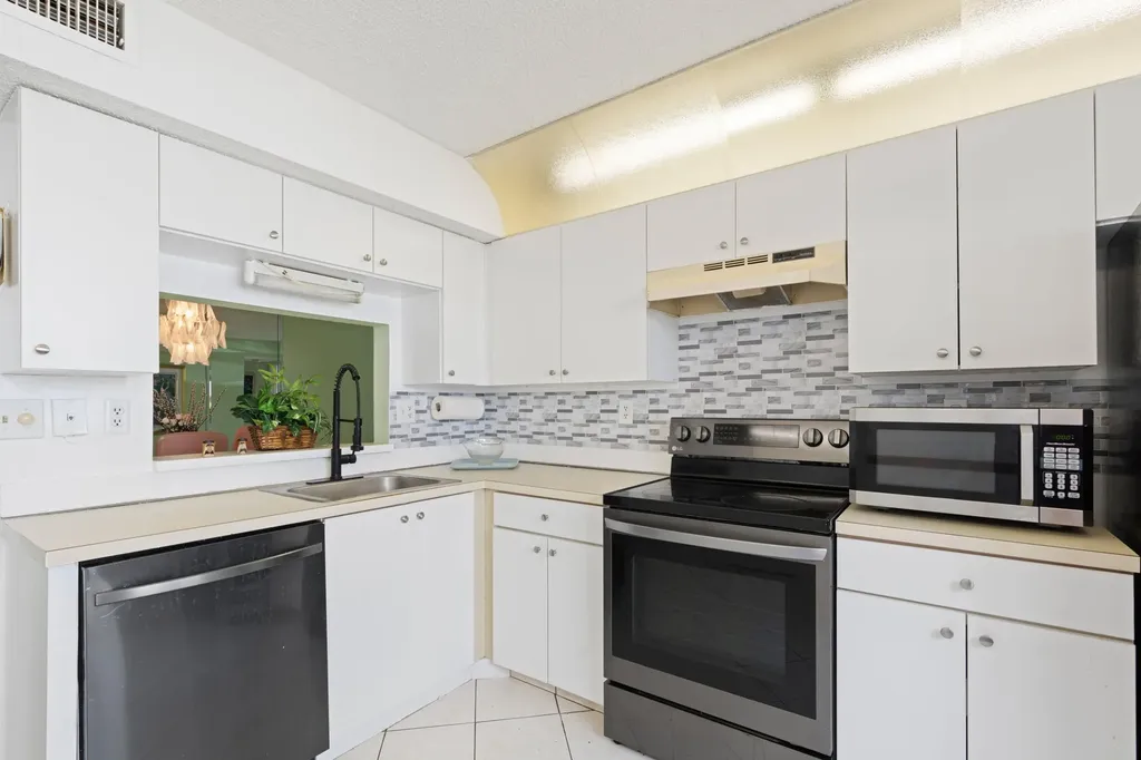 15450 Pembridge Avenue Delray Beach FL 33484