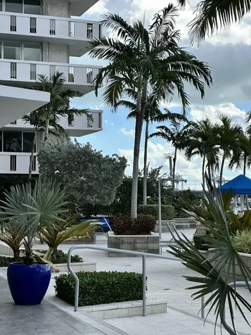 800 West Avenue Miami Beach FL 33139