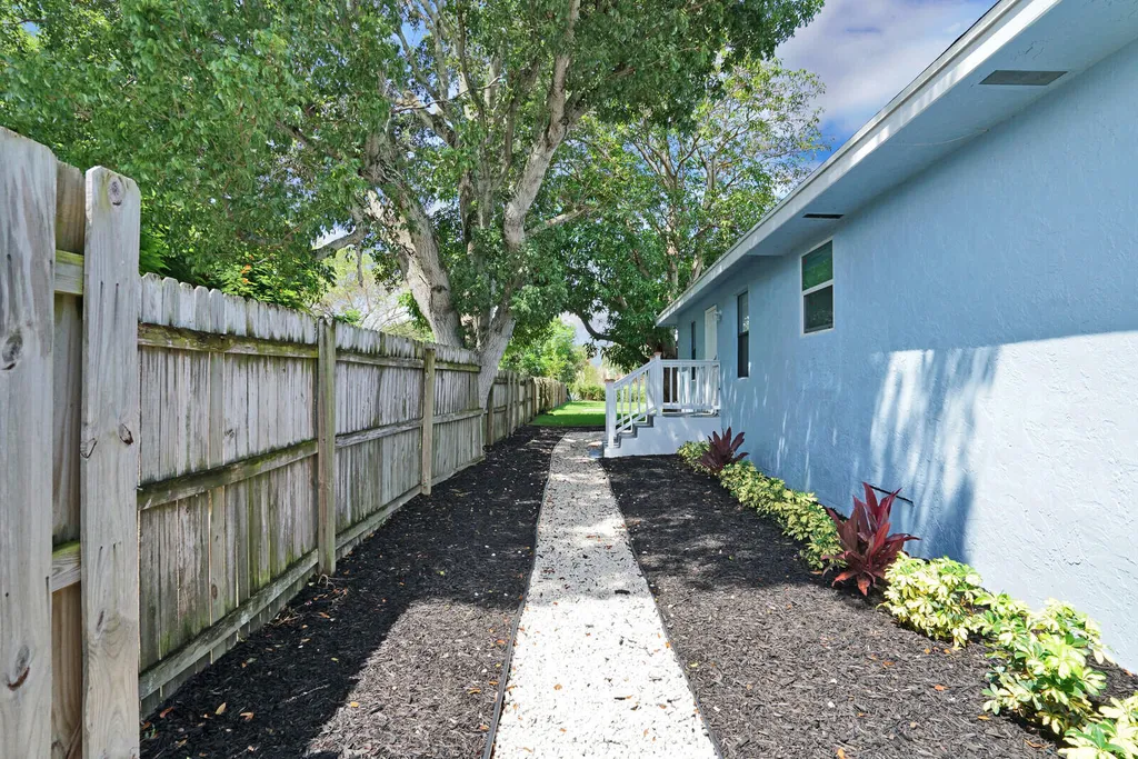 610 SE 2nd Avenue Delray Beach FL 33483