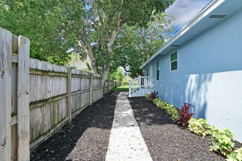 610 SE 2nd Avenue Delray Beach FL 33483