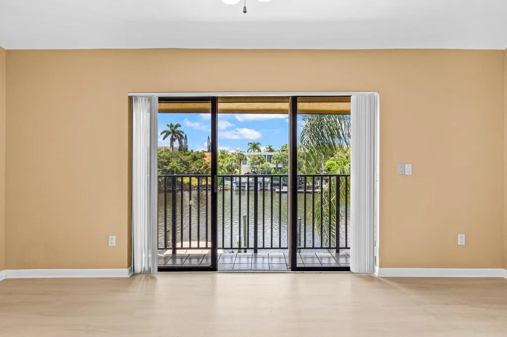 210 Captains Walk Delray Beach FL 33483