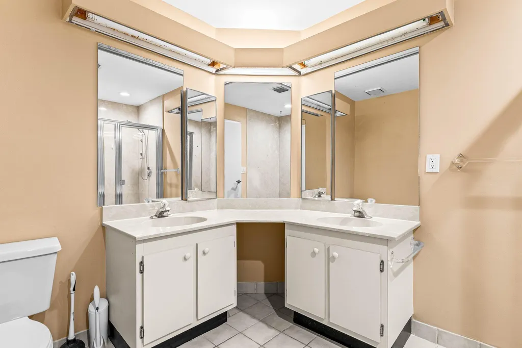 210 Captains Walk Delray Beach FL 33483