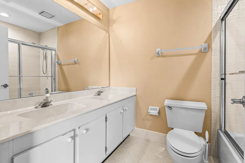210 Captains Walk Delray Beach FL 33483