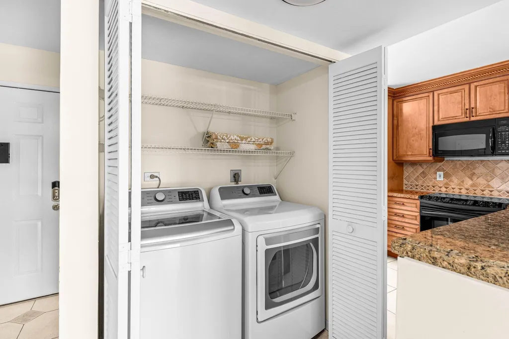 210 Captains Walk Delray Beach FL 33483