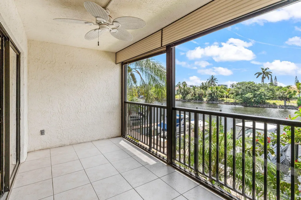 210 Captains Walk Delray Beach FL 33483
