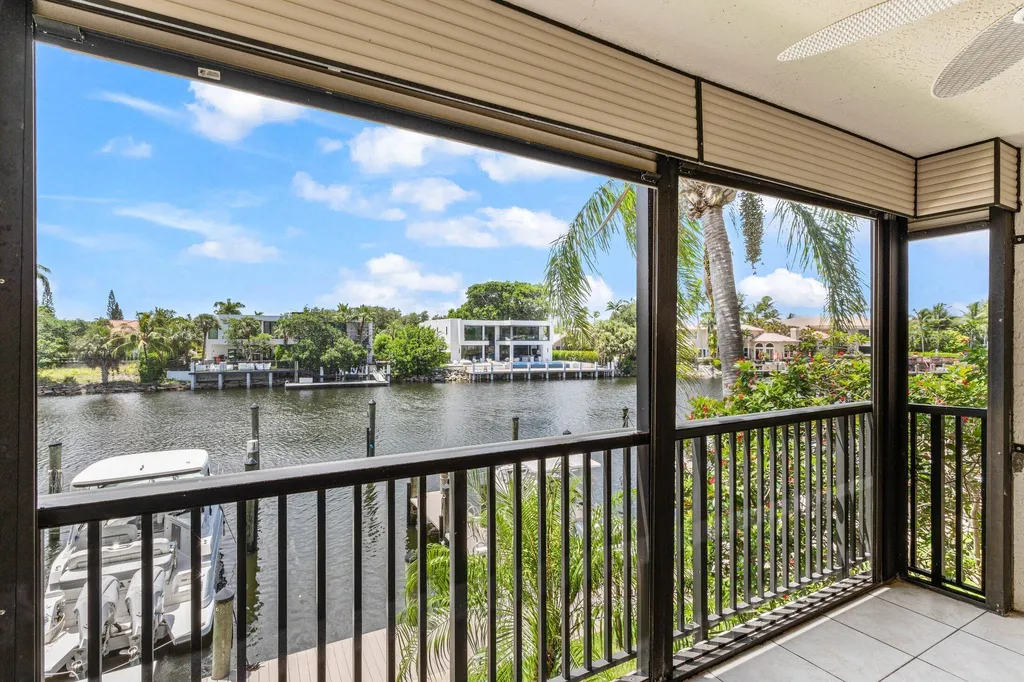 210 Captains Walk Delray Beach FL 33483
