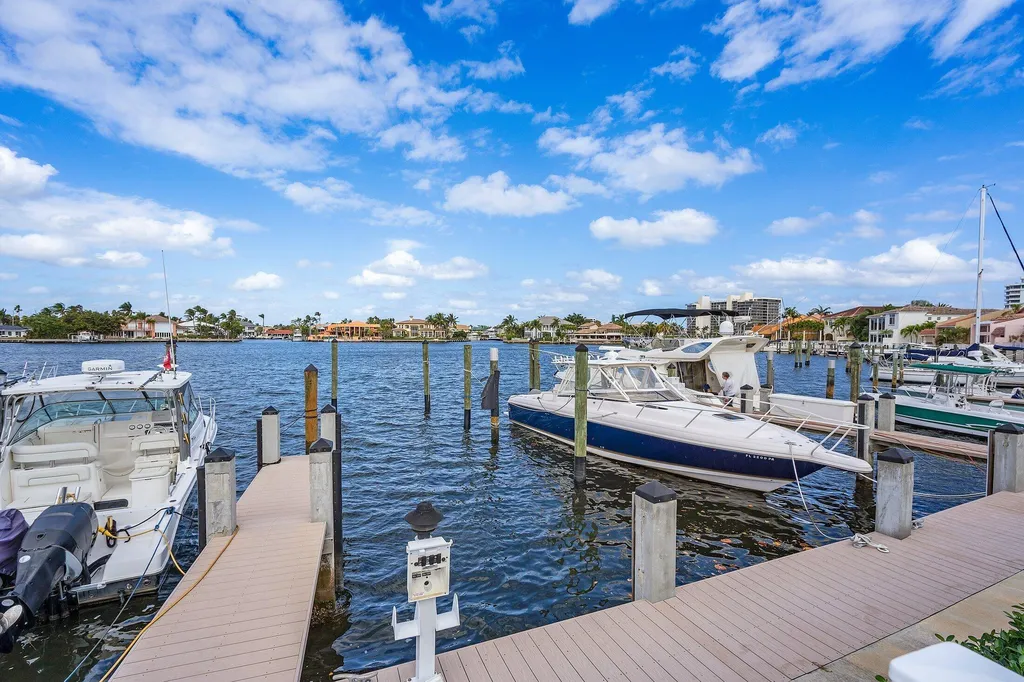 210 Captains Walk Delray Beach FL 33483