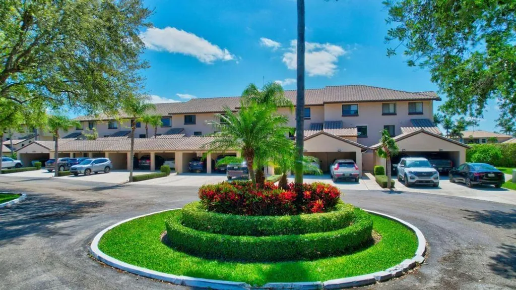 210 Captains Walk Delray Beach FL 33483