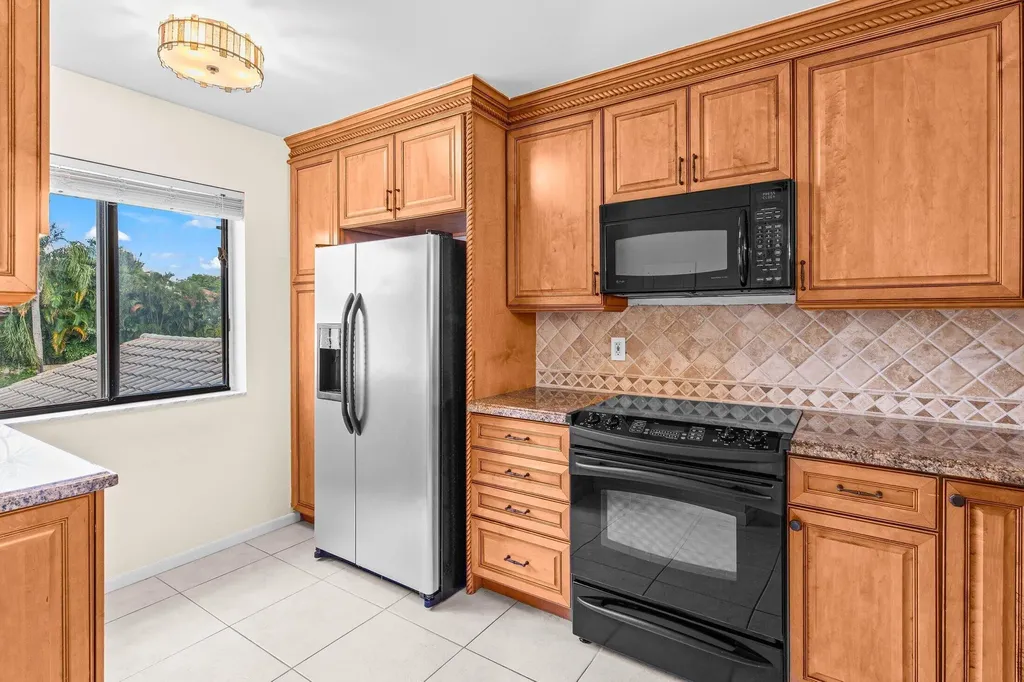 210 Captains Walk Delray Beach FL 33483