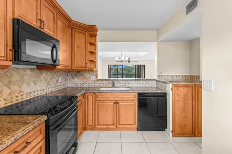 210 Captains Walk Delray Beach FL 33483