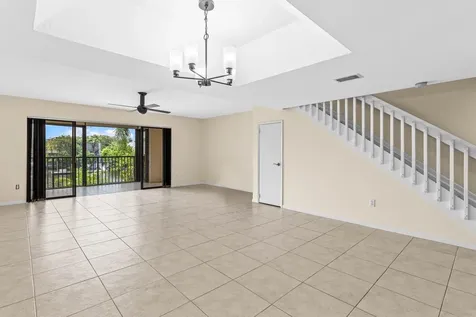 210 Captains Walk Delray Beach FL 33483