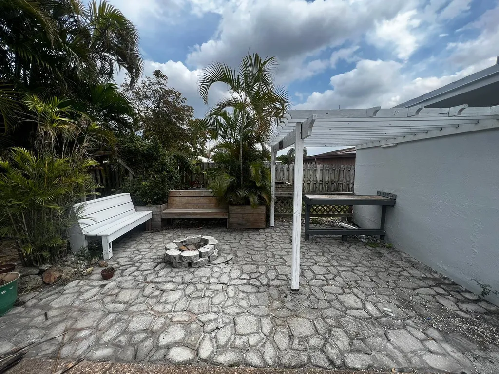 4585 Betelnut Street Boca Raton FL 33428