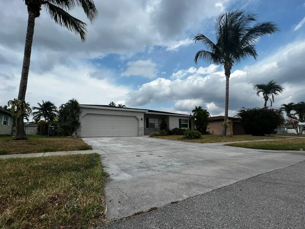 4585 Betelnut Street Boca Raton FL 33428