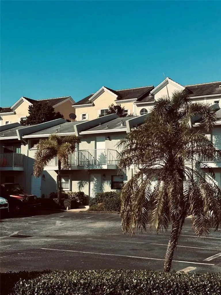 4121 NE 21st Terrace Lighthouse Point FL 33064