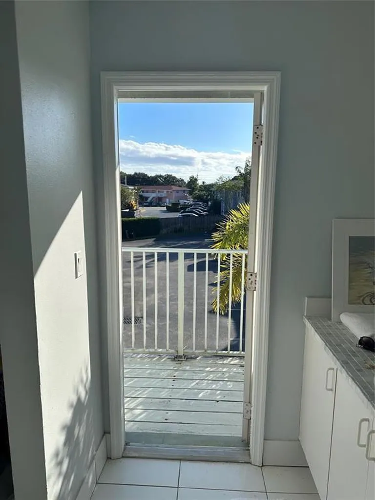 4121 NE 21st Terrace Lighthouse Point FL 33064