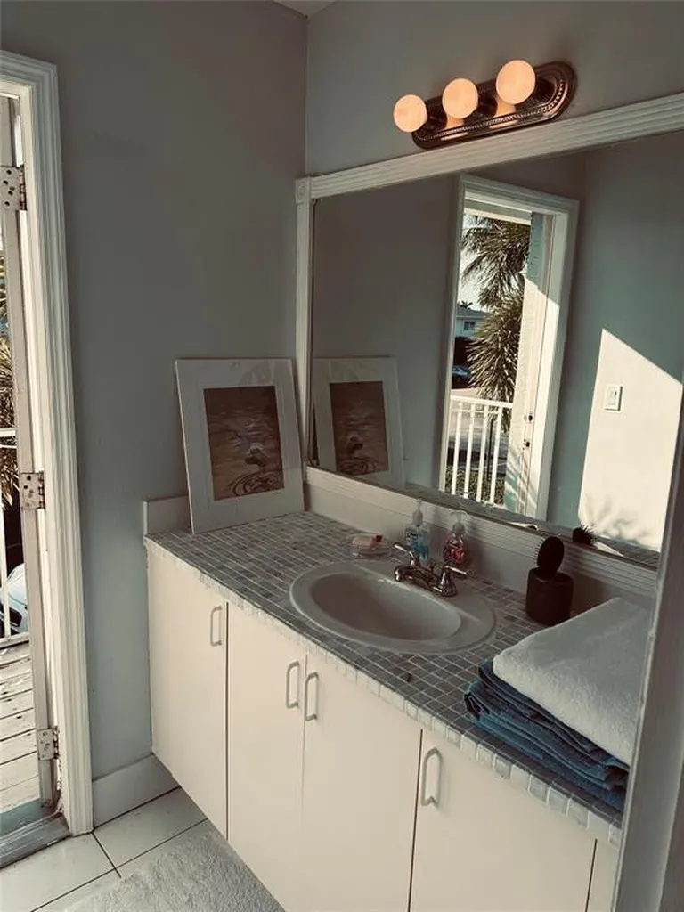 4121 NE 21st Terrace Lighthouse Point FL 33064