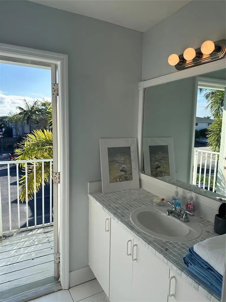 4121 NE 21st Terrace Lighthouse Point FL 33064