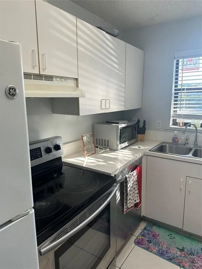 4121 NE 21st Terrace Lighthouse Point FL 33064