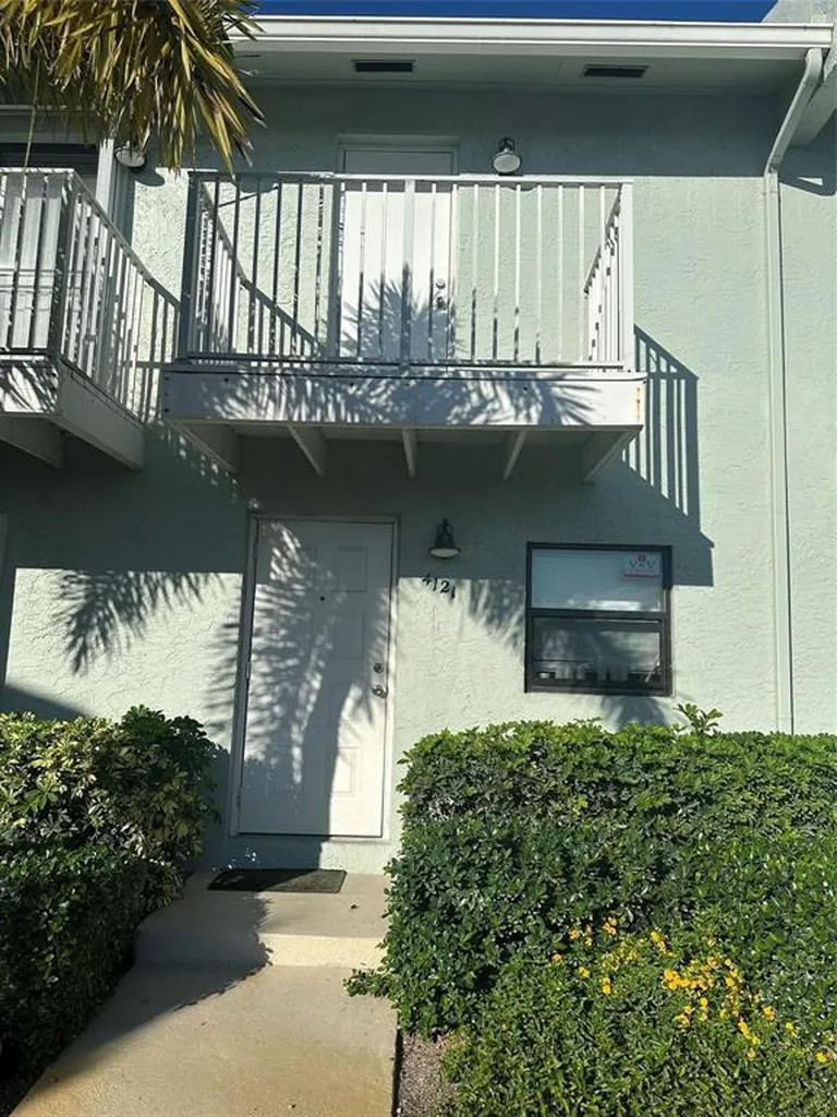 4121 NE 21st Terrace Lighthouse Point FL 33064