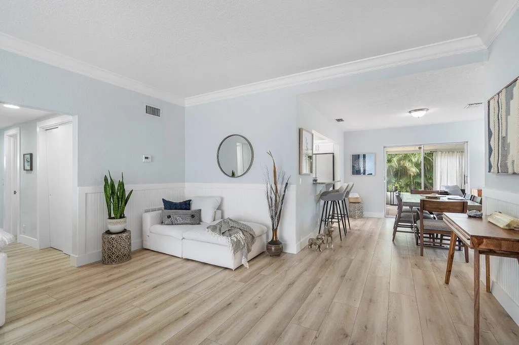 233 Lake Terrace Delray Beach FL 33444