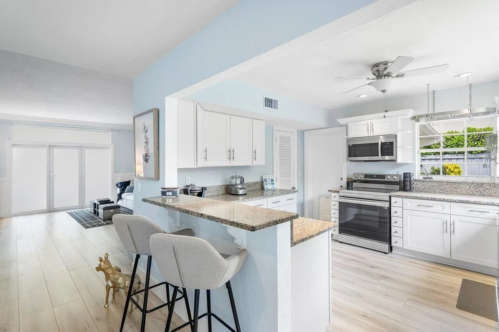 233 Lake Terrace Delray Beach FL 33444