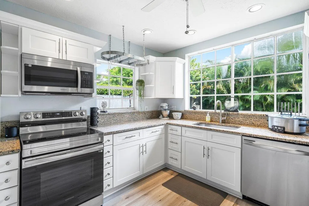 233 Lake Terrace Delray Beach FL 33444