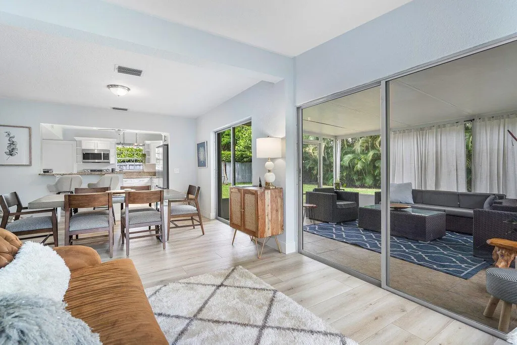 233 Lake Terrace Delray Beach FL 33444