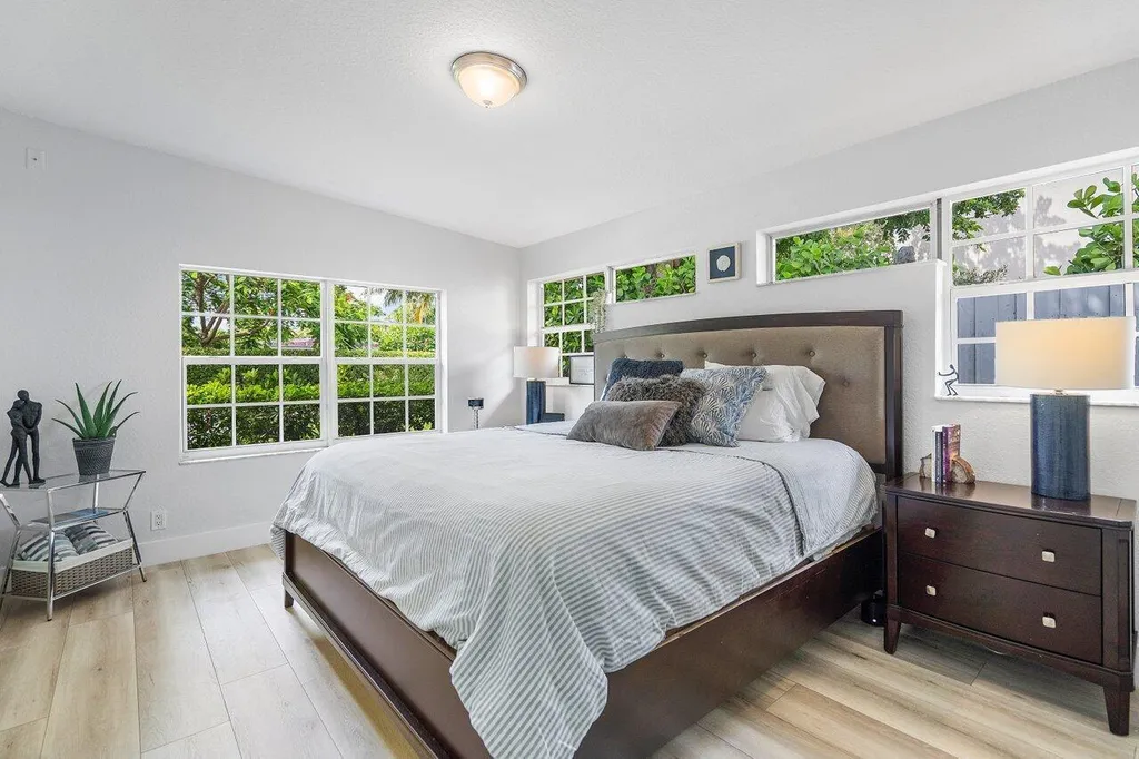 233 Lake Terrace Delray Beach FL 33444