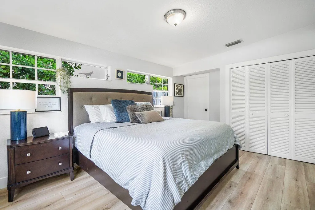 233 Lake Terrace Delray Beach FL 33444