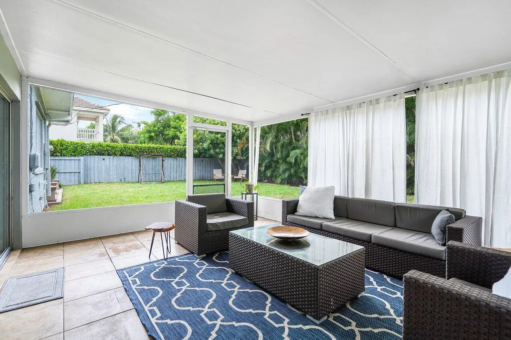 233 Lake Terrace Delray Beach FL 33444
