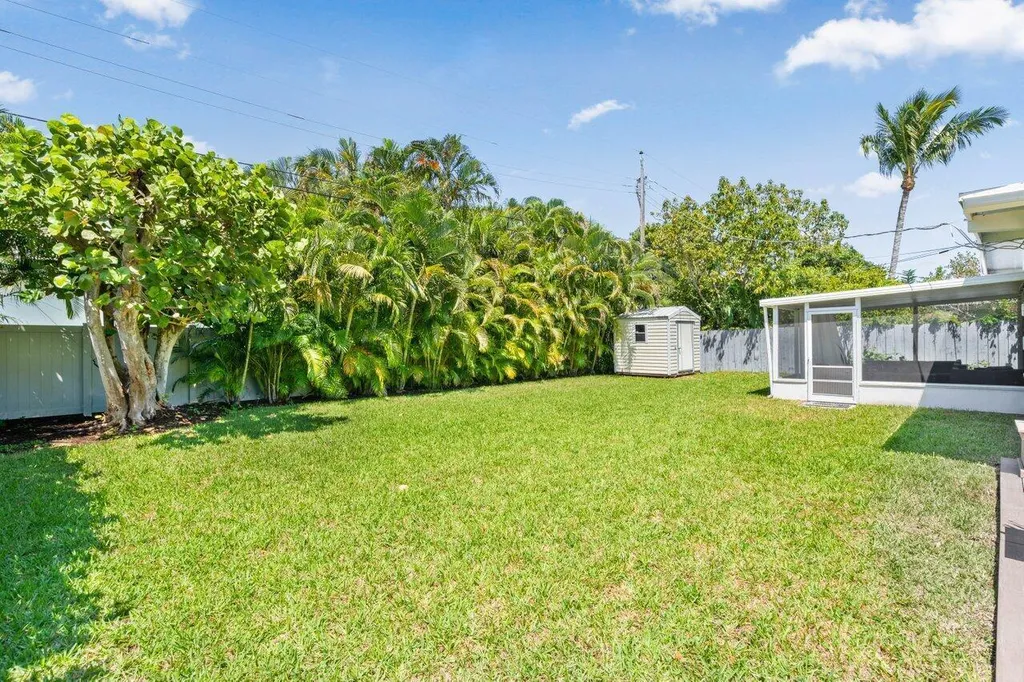 233 Lake Terrace Delray Beach FL 33444