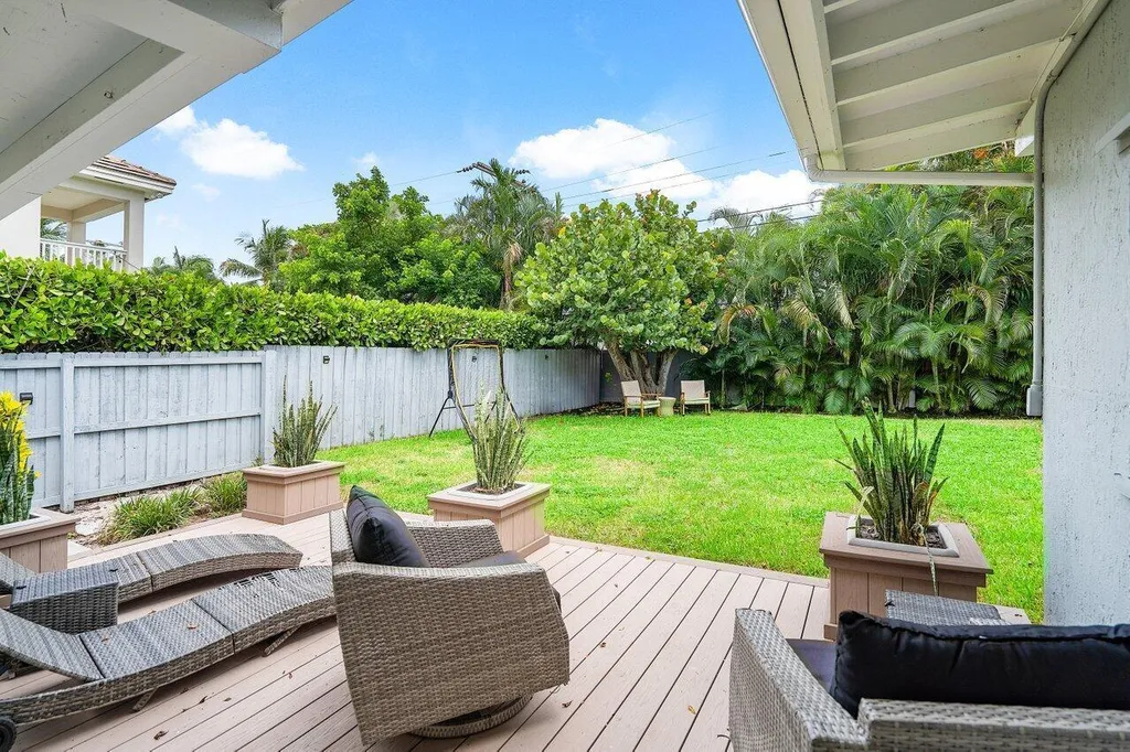 233 Lake Terrace Delray Beach FL 33444