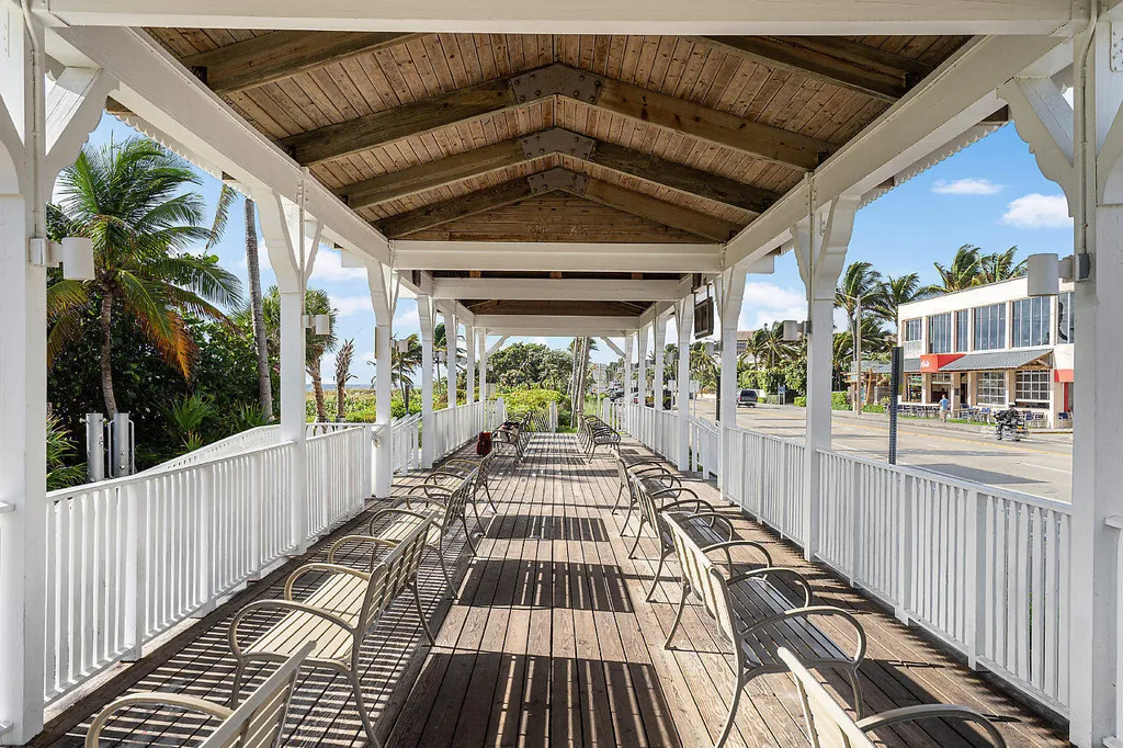 233 Lake Terrace Delray Beach FL 33444