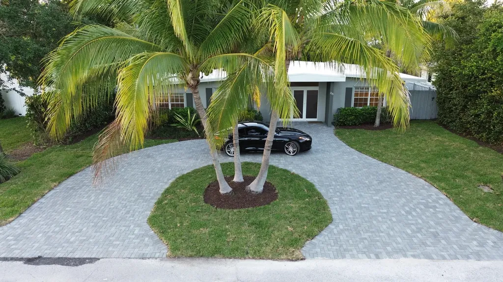 233 Lake Terrace Delray Beach FL 33444