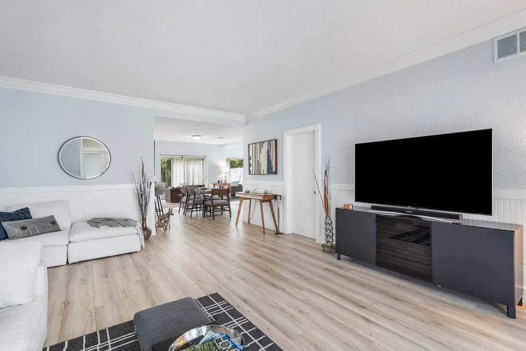 233 Lake Terrace Delray Beach FL 33444