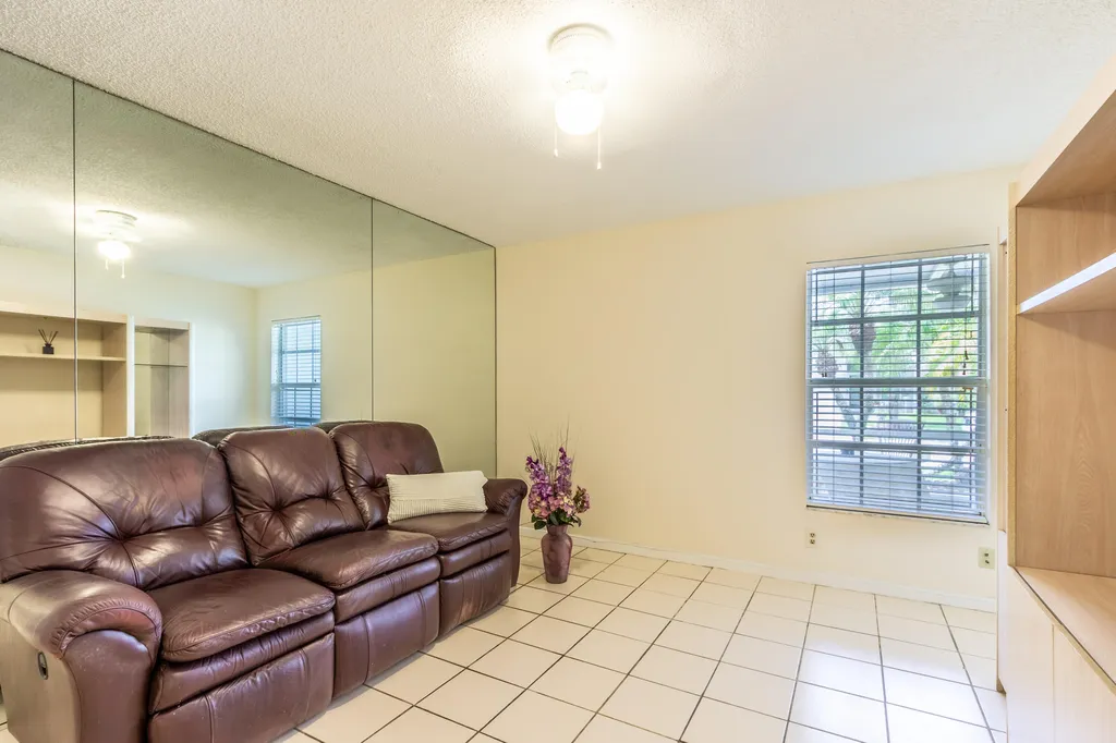 9185 Flynn Circle Boca Raton FL 33496
