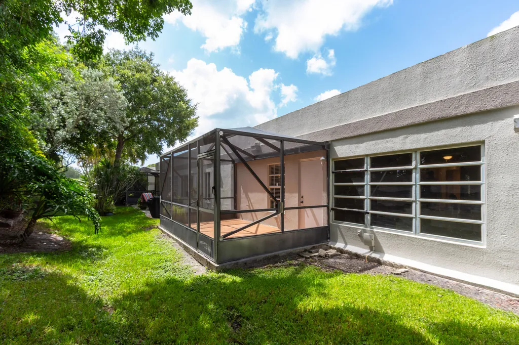 9185 Flynn Circle Boca Raton FL 33496