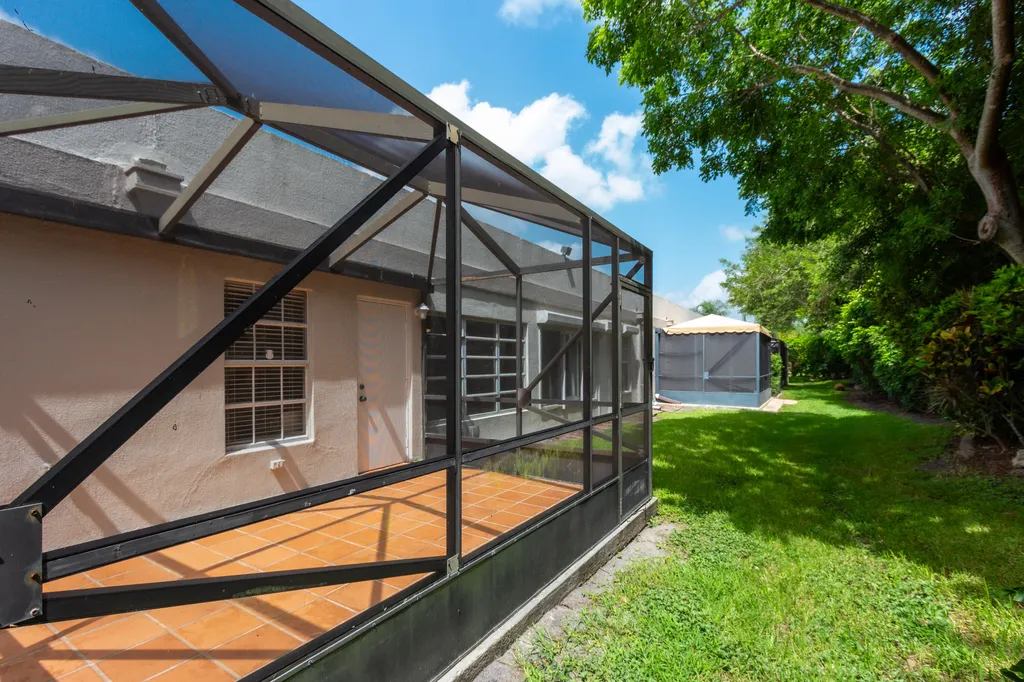9185 Flynn Circle Boca Raton FL 33496