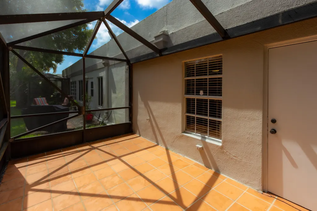 9185 Flynn Circle Boca Raton FL 33496