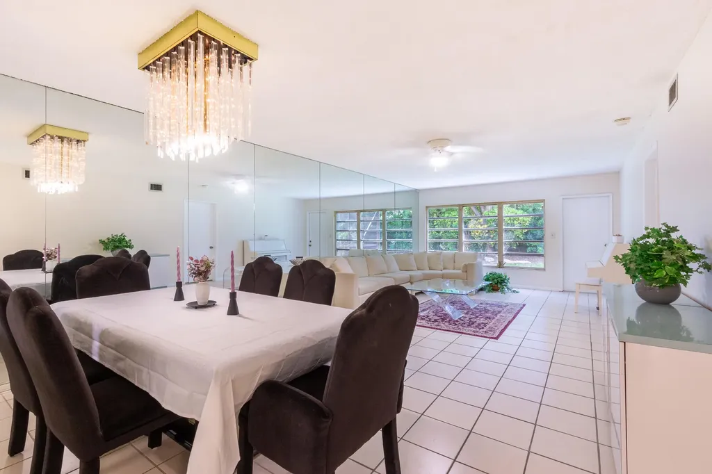 9185 Flynn Circle Boca Raton FL 33496