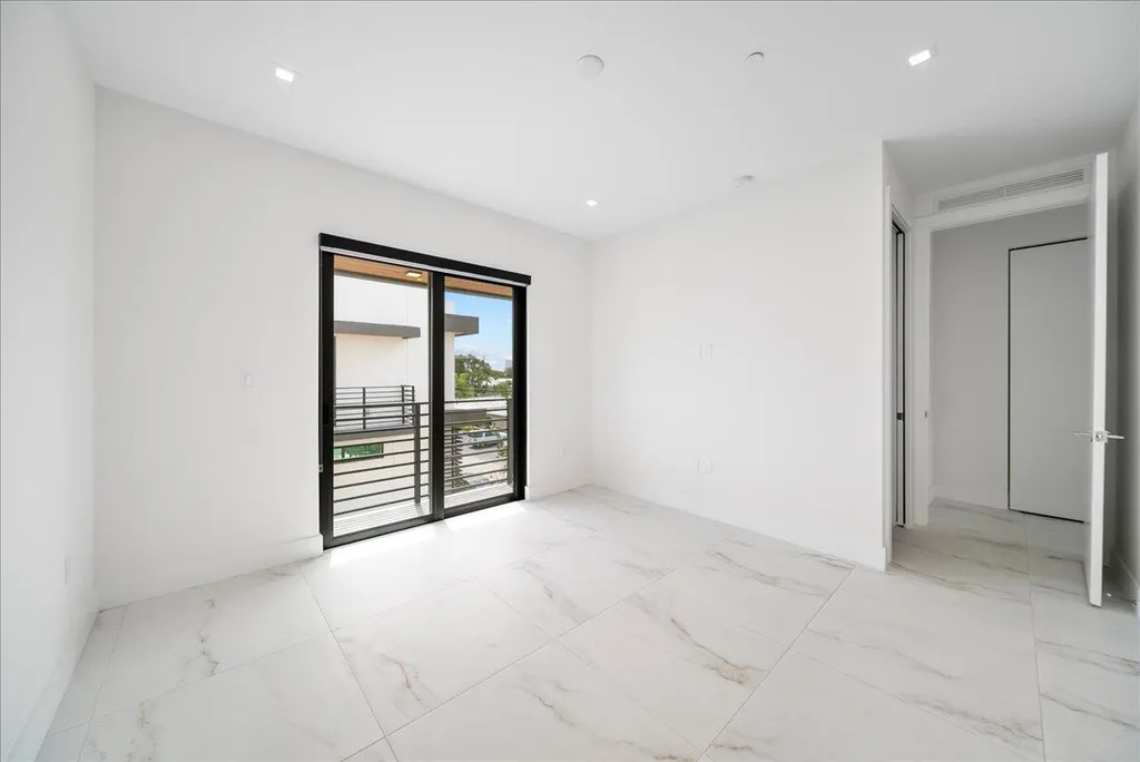 1052 N Victoria Park Road Fort Lauderdale FL 33304