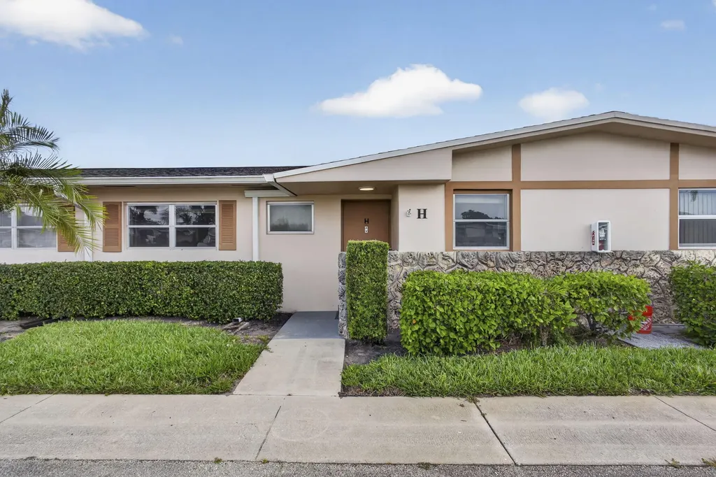 2703 Dudley Drive W West Palm Beach FL 33415