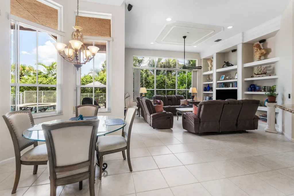 911 Forest Glen Lane Wellington FL 33414