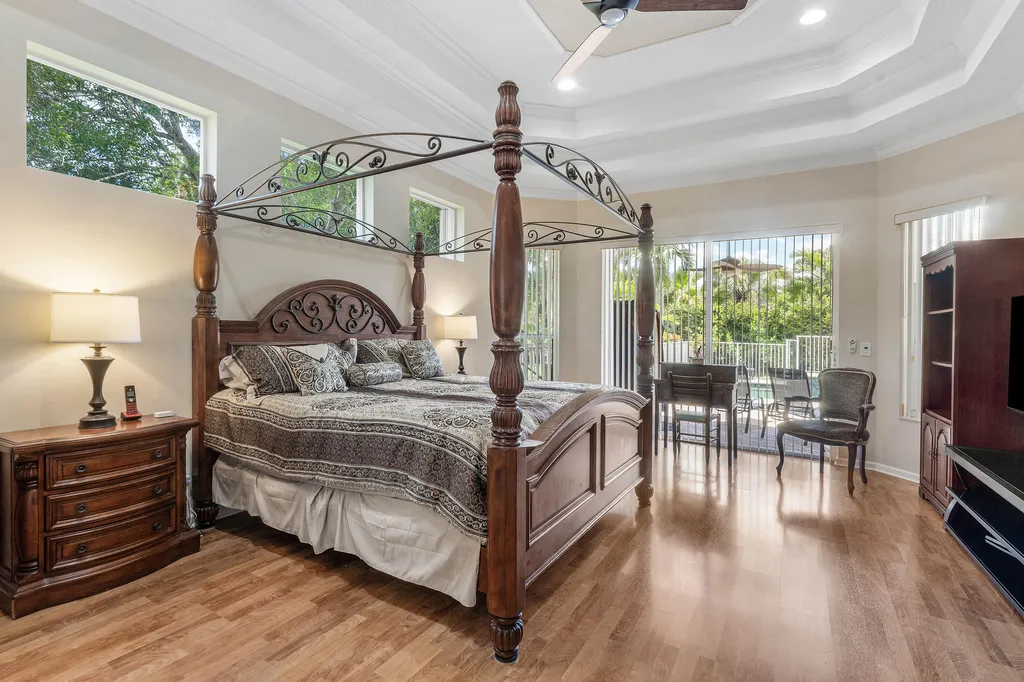 911 Forest Glen Lane Wellington FL 33414