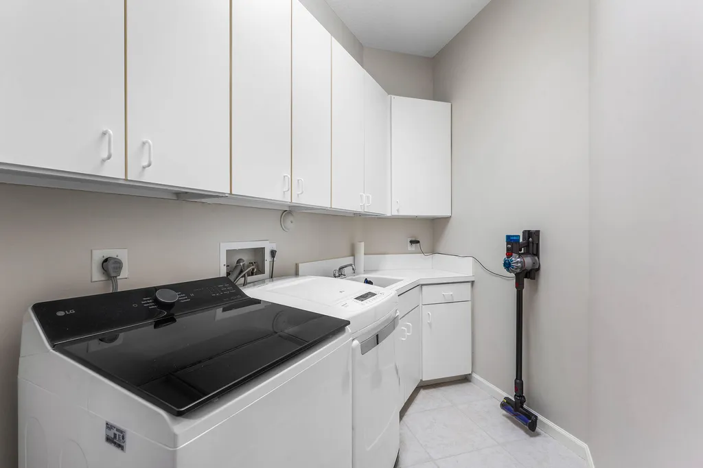911 Forest Glen Lane Wellington FL 33414