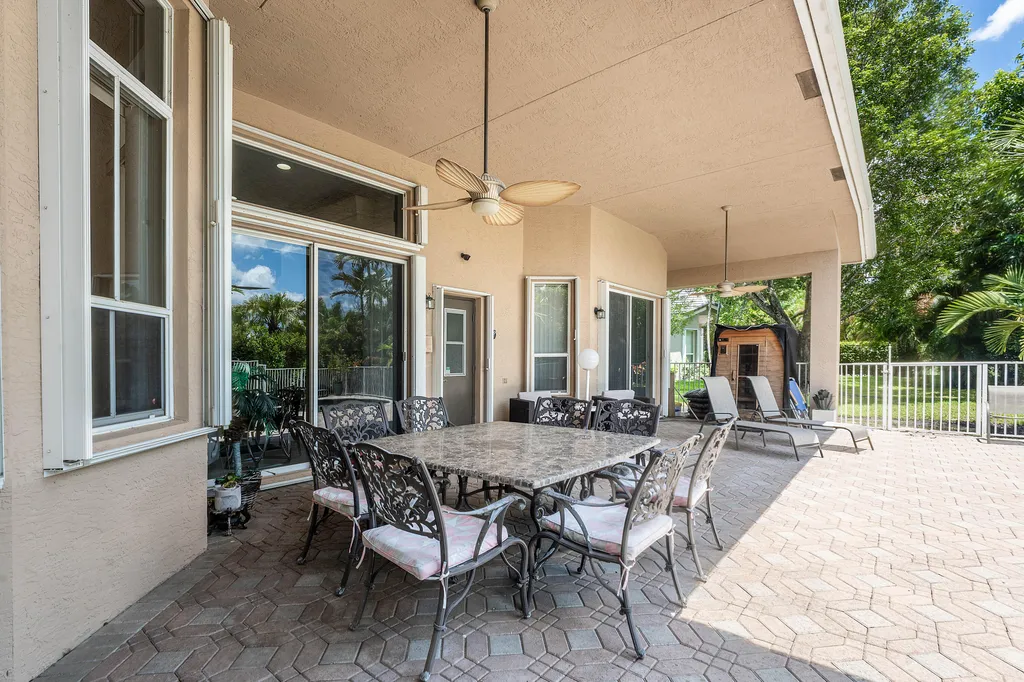 911 Forest Glen Lane Wellington FL 33414