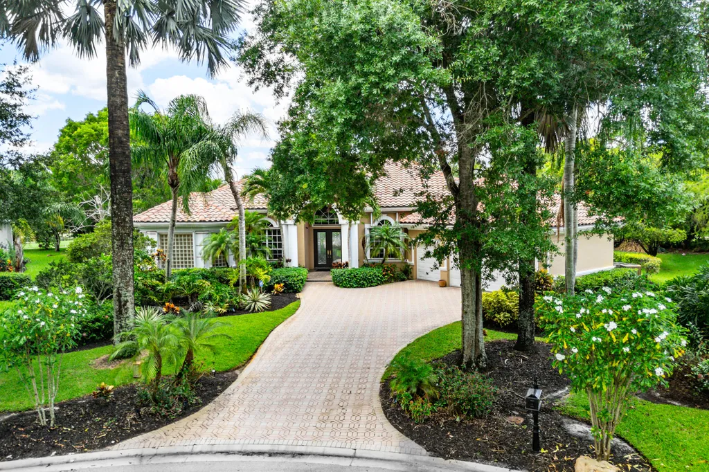 911 Forest Glen Lane Wellington FL 33414