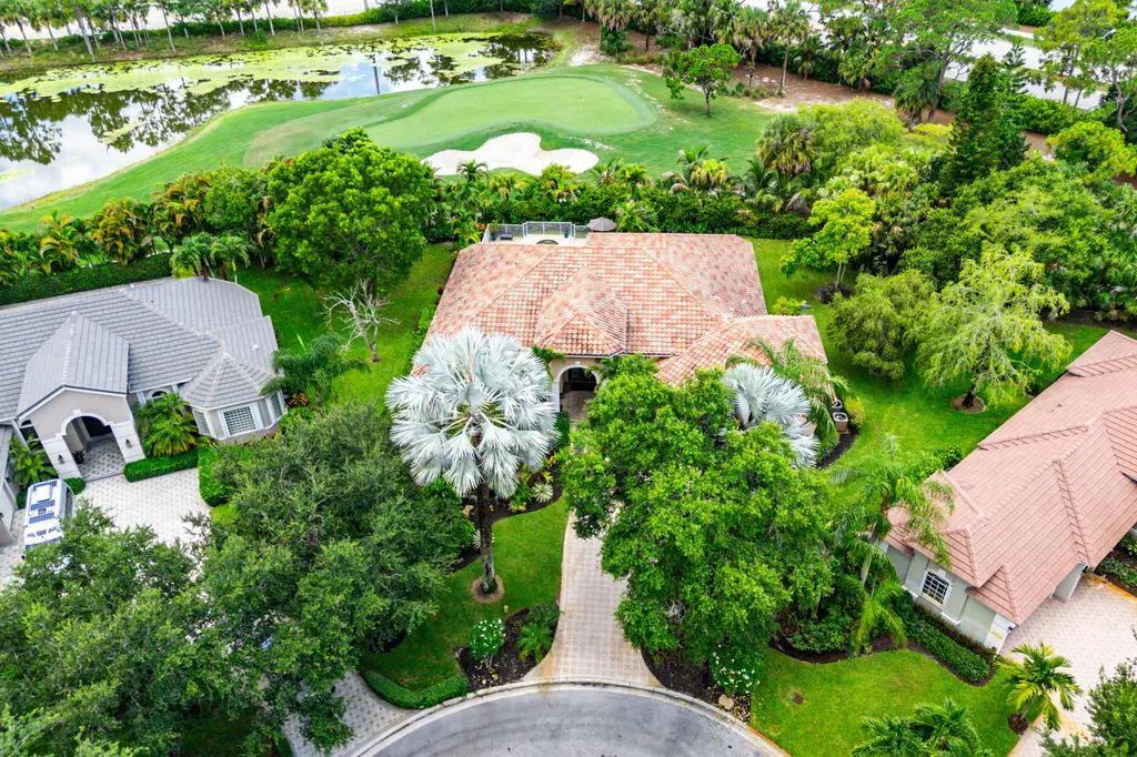 911 Forest Glen Lane Wellington FL 33414